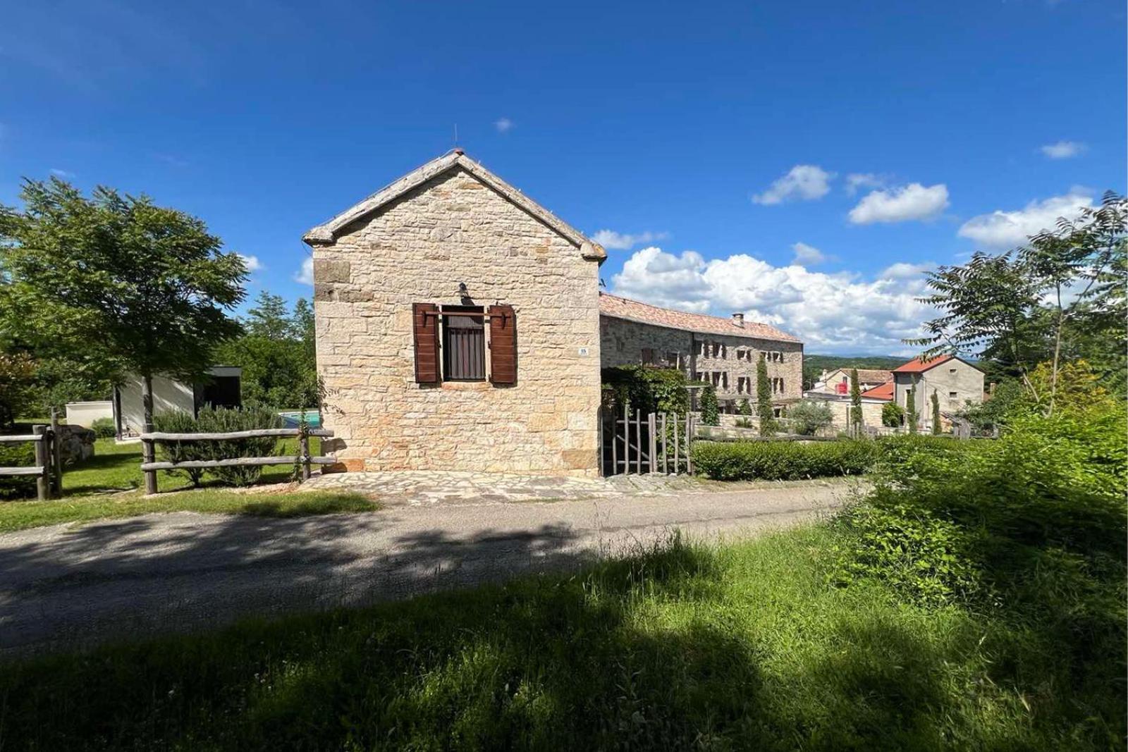 Villas Martincici With Large Pool Grožnjan Extérieur photo
