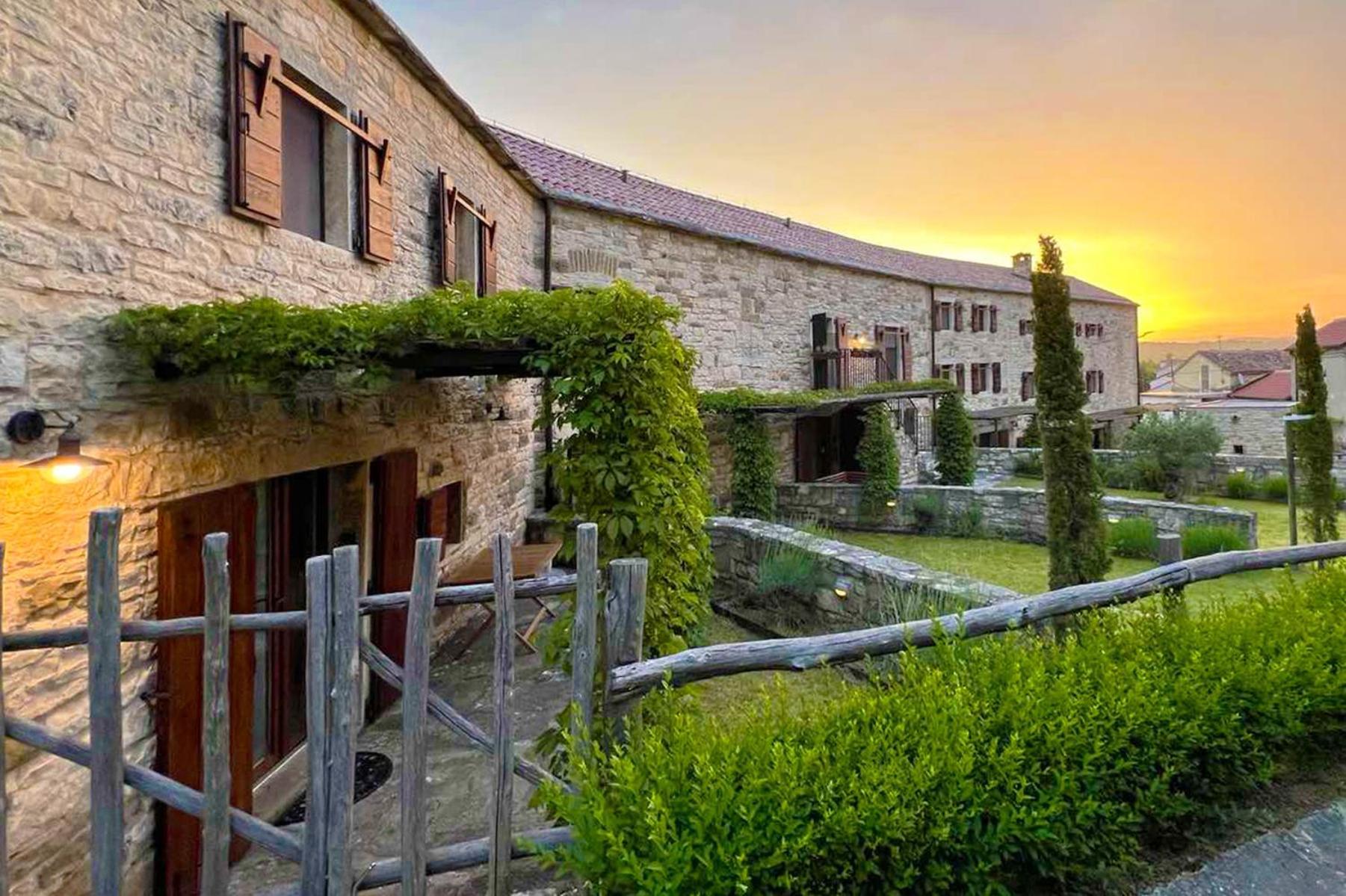 Villas Martincici With Large Pool Grožnjan Extérieur photo